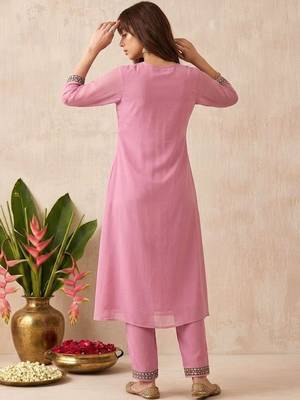Embroidered round neck kurta & trousers 3