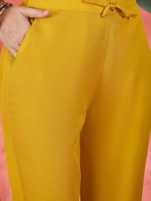 Women floral embroidered kurta with trousers 3
