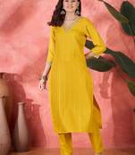 Women floral embroidered kurta with trousers