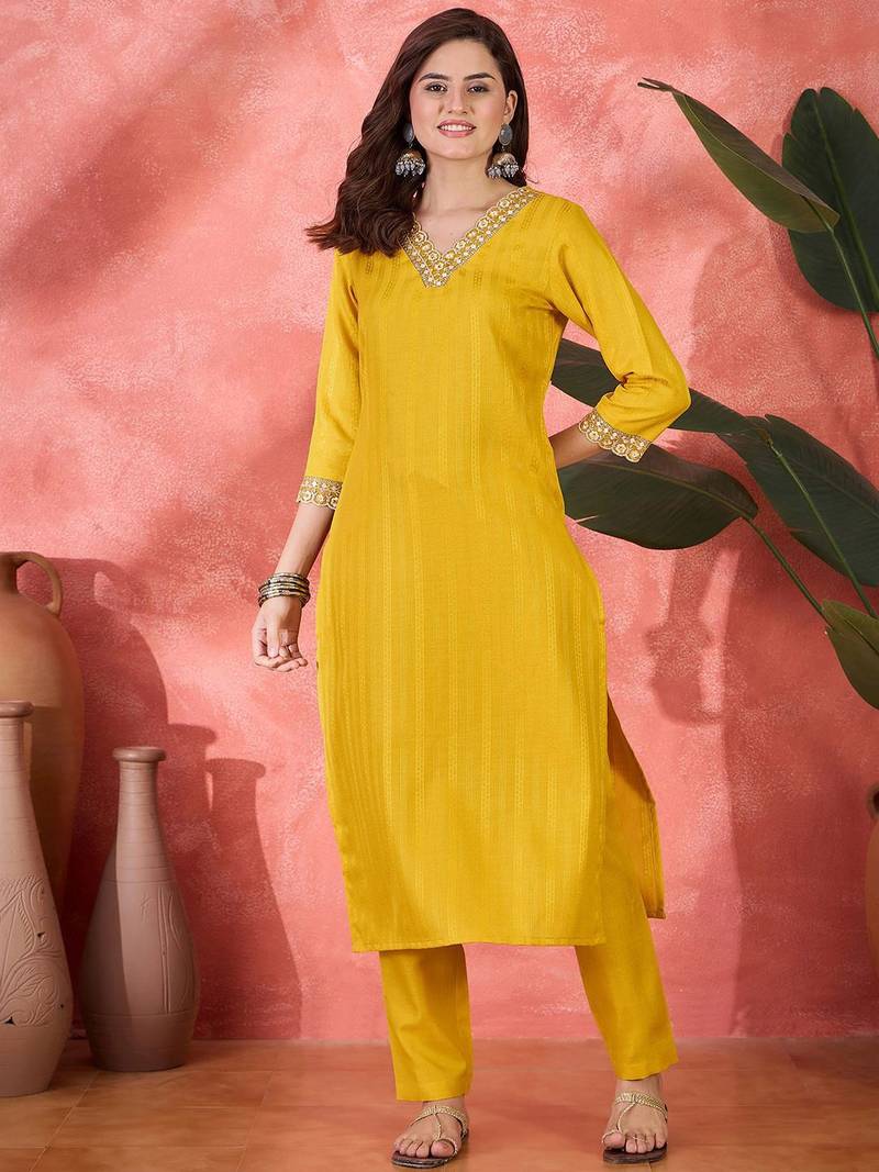 Women floral embroidered kurta with trousers