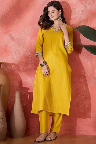 Women floral embroidered kurta with trousers