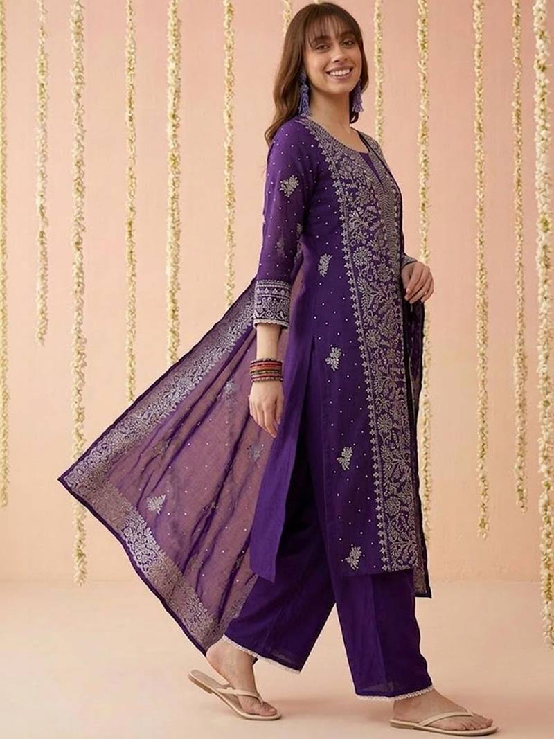 Embroidered round neck kurta & trousers with dupatta