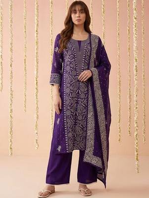 Embroidered round neck kurta & trousers with dupatta 4