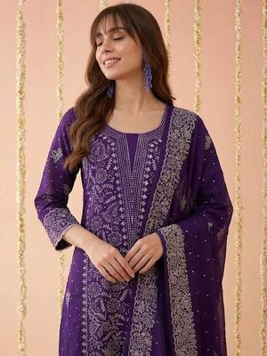 Embroidered round neck kurta & trousers with dupatta 5