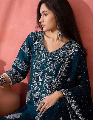 Teal blue floral printed v-neck straight kurta with trousers and dupatta 2