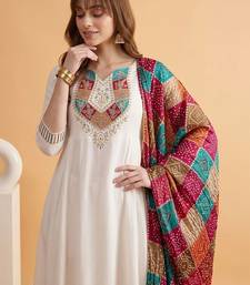 Embroidered notched neck kurta & trousers with dupatta