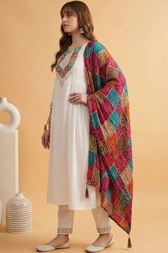 Embroidered notched neck kurta & trousers with dupatta