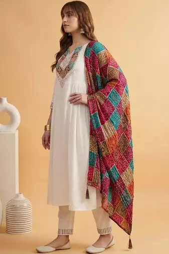 Embroidered notched neck kurta & trousers with dupatta
