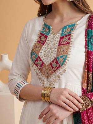 Embroidered notched neck kurta & trousers with dupatta 5
