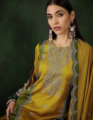 Paisley embroidered regular kurta with trousers & dupatta 2