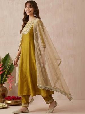 Embroidered round neck a-line kurta & trousers with dupatta 4