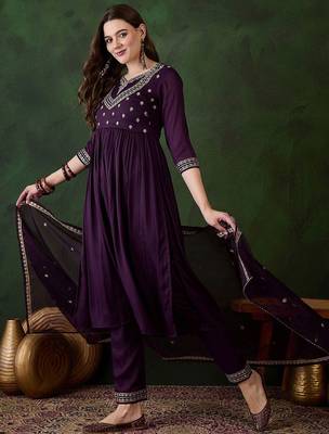 Embroidered georgette sweetheart neck anarkali kurta with trousers & dupatta 5
