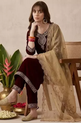 Embroidered velvet round neck kurta & trousers with dupatta