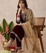 Embroidered velvet round neck kurta & trousers with dupatta