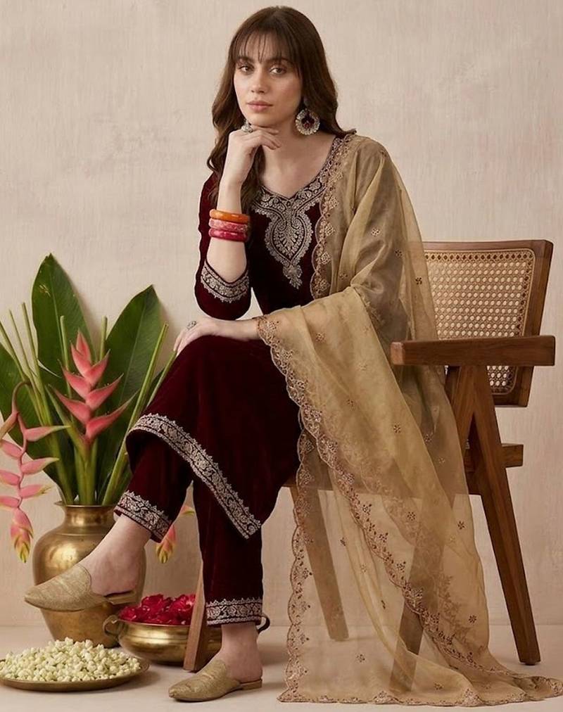 Embroidered velvet round neck kurta & trousers with dupatta