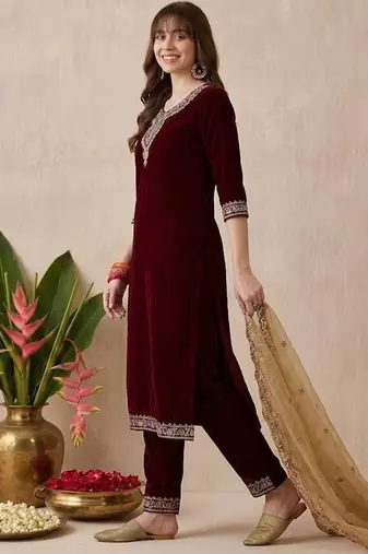Embroidered velvet round neck kurta & trousers with dupatta