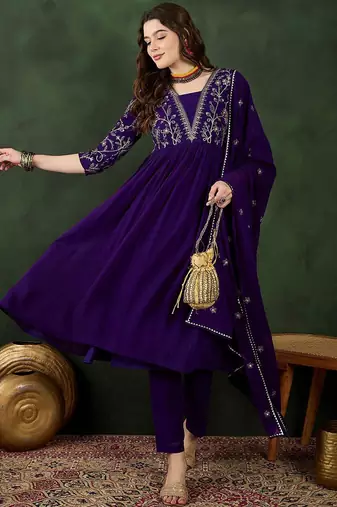 Purple floral embroidered regular sequinned georgette kurta & trouser with dupatta