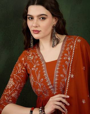 Orange floral embroidered regular sequinned georgette kurta & trouser with dupatta 2