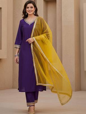 Embroidered v-neck kurta & trousers kurta set 1