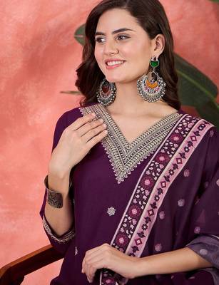 Floral embroidered v-neck straight kurta with trouser and dupatta 2