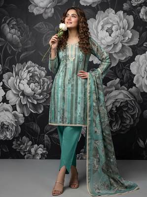 Green pure cotton lilan shimmer printed suit set with handwork 1