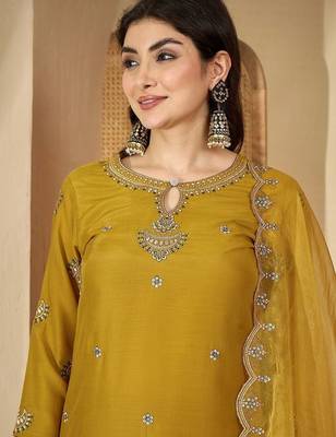 Ethnic motifs embroidered thread work chinon kurta with trousers & dupatta 2