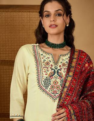Women ethnic motifs thread work kurta with trousers & with dupatta 2