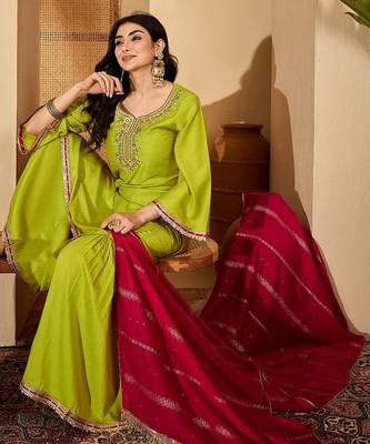 Floral embroidered kurta with palazzos & dupatta 2