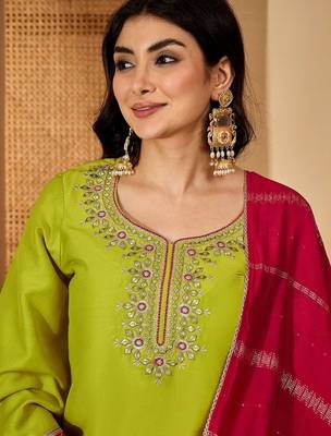 Floral embroidered kurta with palazzos & dupatta 3