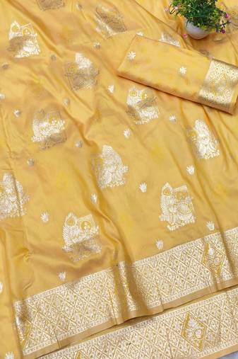 Gold zari woven baluchari silk traditional saree with blouse piece