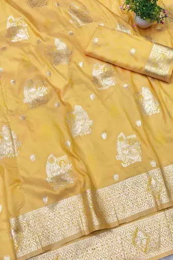 Gold zari woven baluchari silk traditional saree with blouse piece
