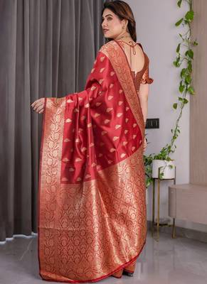Red soft lichi silk saree with blouse 2