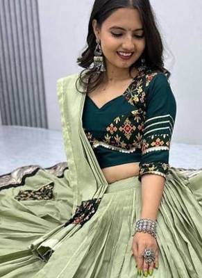 NAVRATRI WEAR MEHENDI COTTON LUMPI RIBBON LACE WORK PASTING BUTTA LEHENGA CHOLI SET FULL-STITCHED 1