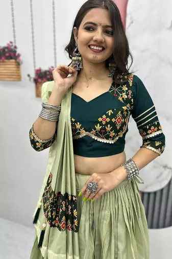 NAVRATRI WEAR MEHENDI COTTON LUMPI RIBBON LACE WORK PASTING BUTTA LEHENGA CHOLI SET FULL-STITCHED
