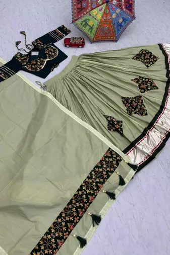 NAVRATRI WEAR MEHENDI COTTON LUMPI RIBBON LACE WORK PASTING BUTTA LEHENGA CHOLI SET FULL-STITCHED