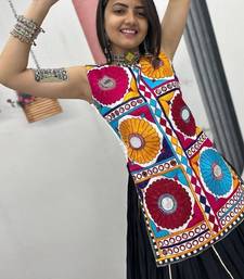 NAVRATRI WEAR BLACK COLOR COTTON SOLID LEHENGA WITH KEDIYA TOP FULL STITCHED