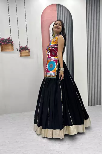NAVRATRI WEAR BLACK COTTON SOLID LEHENGA WITH KEDIYA TOP FULL STITCHED