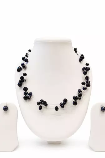 natural pearls chain with pendant