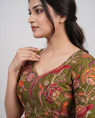 Elegant sweetheart neck saree blouse 4