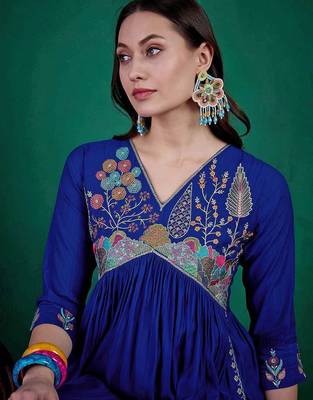 Floral embroidered sequinned v-neck empire a-line kurta with trousers 2