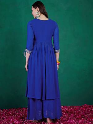 Alina cut floral embroidered v-neck kurta with palazzo 5