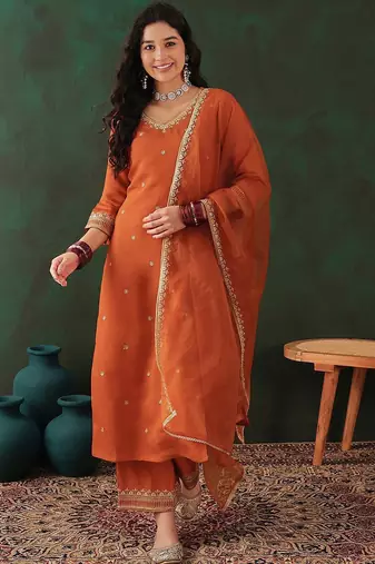 Floral embroidered zari straight kurta & trouser with dupatta