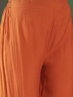 Floral embroidered zari straight kurta & trouser with dupatta 3