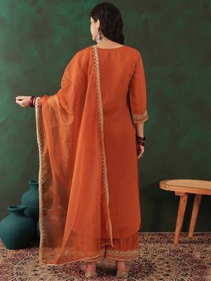 Floral embroidered zari straight kurta & trouser with dupatta 5