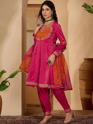 Ethnic motifs embroidered round neck sequinned kurta with patiala & dupatta 3
