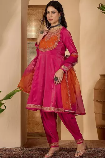 Ethnic motifs embroidered round neck sequinned kurta with patiala & dupatta