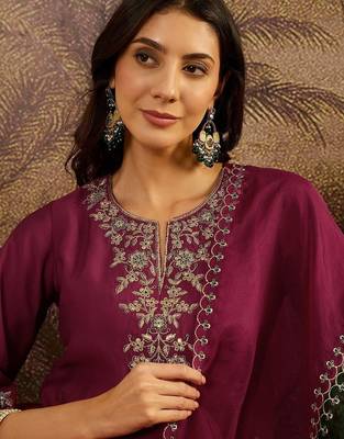 Zari sequence thread embroidered a-line kurta & trousers with dupatta 3
