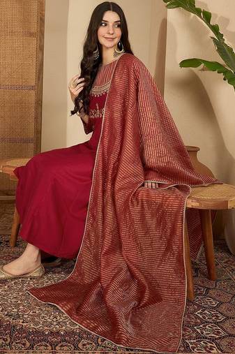 Embroidered round neck kurta & trousers with dupatta