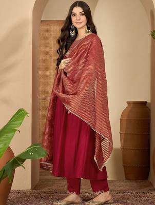 Embroidered round neck kurta & trousers with dupatta 3