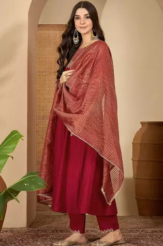 Embroidered round neck kurta & trousers with dupatta